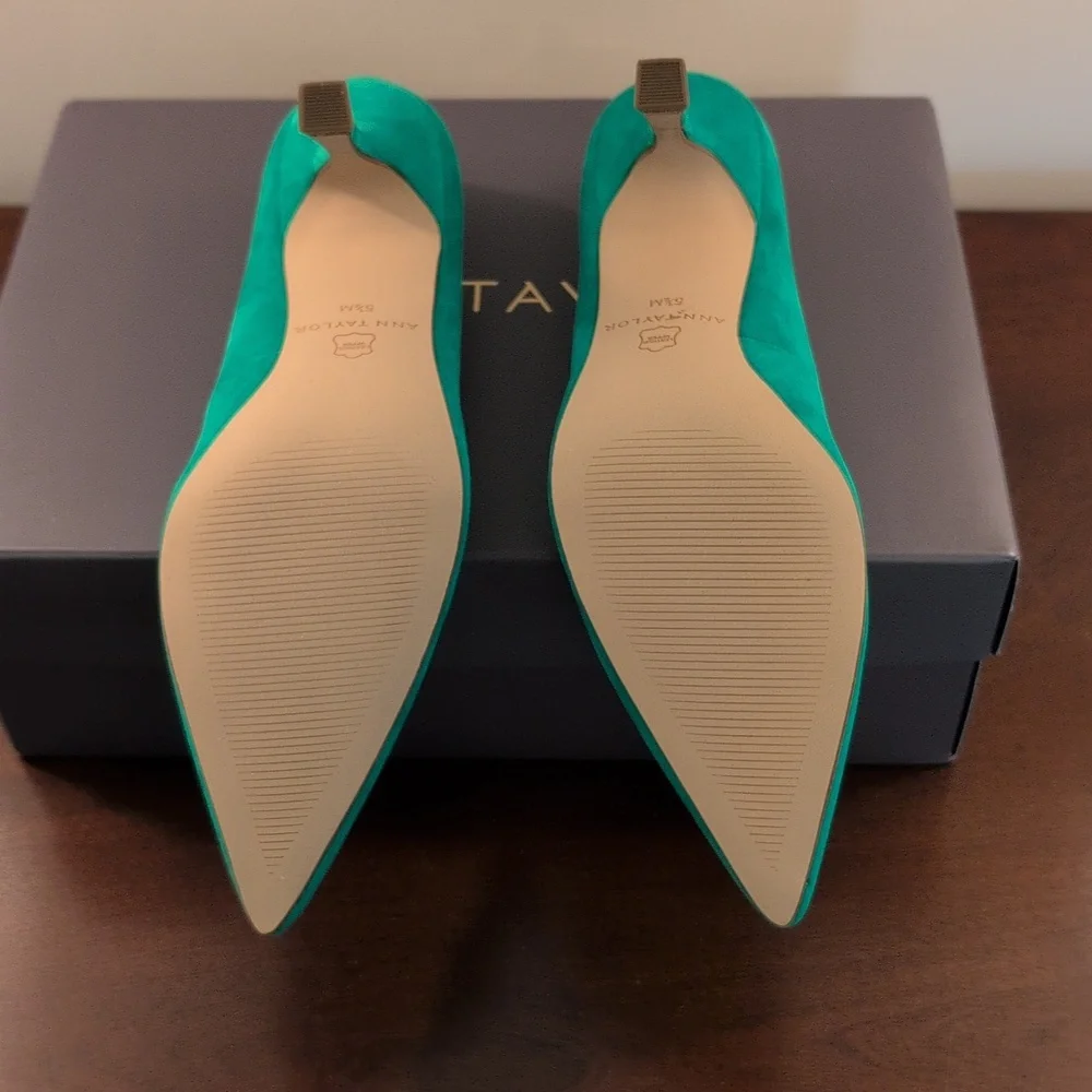 🎉SALE🎉 Host Pick 🎉 👠ANN TAYLOR MILA SUEDE PUMP - BRIGHT JADE 👠 - Picture 8 of 9